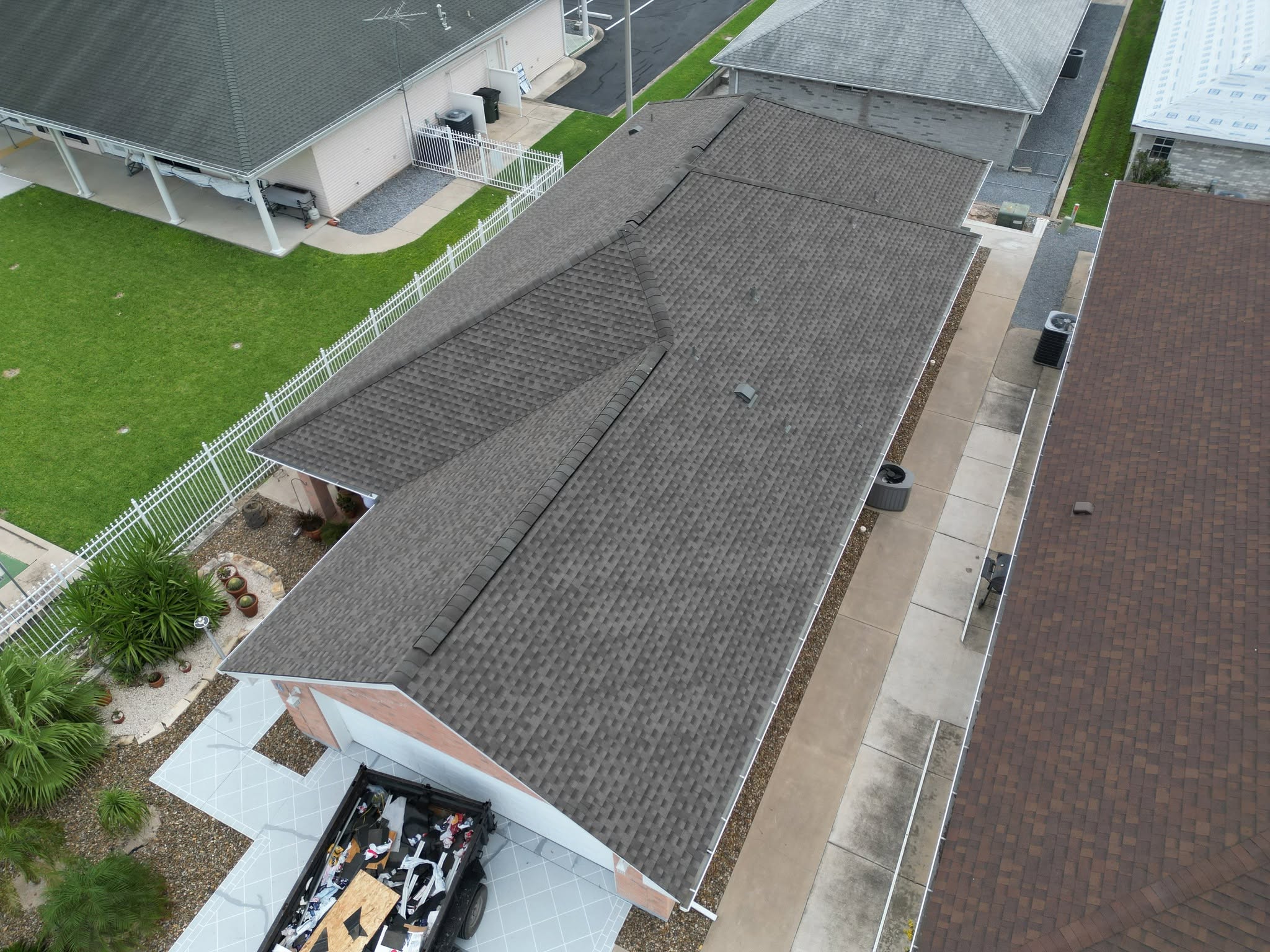 Completed Weatherwood shingle roof on a home in Mission, Texas